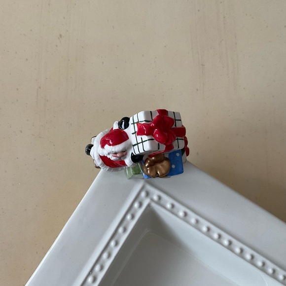 Santa With Stack of Gifts Platter Decoration 🎁 - Picture 5 of 6